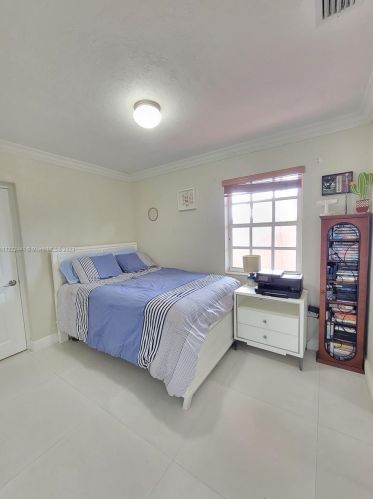 17 Suffolk Ave, Hialeah FL  33010-5035 exterior