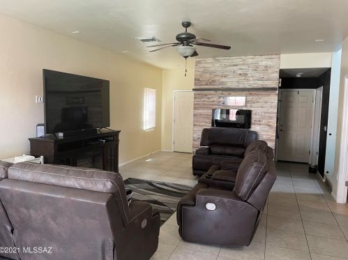 7681 Majestic Palm Ln, Tucson, AZ 85756-6170