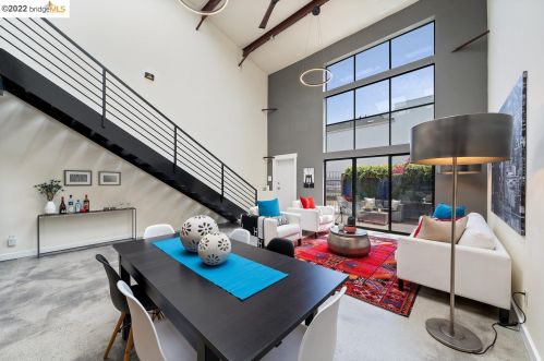 2858 Helen St, Oakland CA  94608-4028 exterior