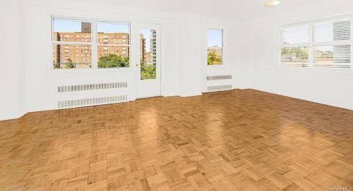 3530 Henry Hudson Pkwy, Bronx NY  10463-1347 exterior