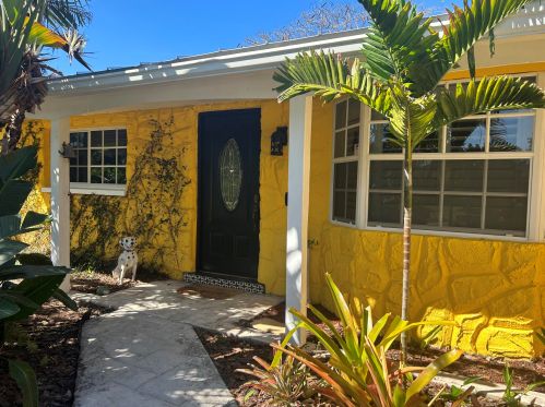 12043 Dolphin Dr, West Palm Beach, FL 33410-2401