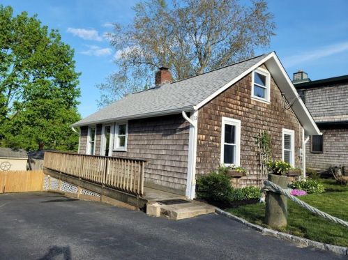 37 Terrace Ave, Warren, RI 02885-2233