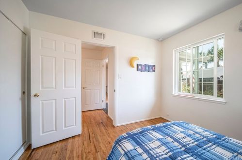 6041 Benmore St, Long Beach CA  90815-1408 exterior