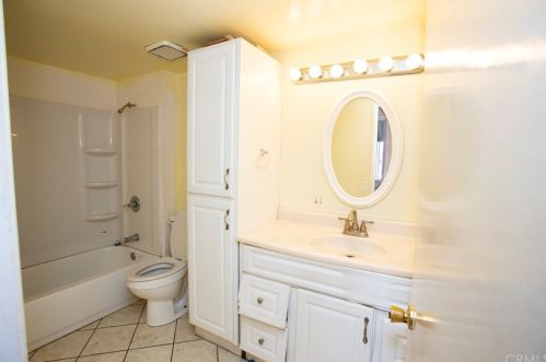 190 Racquet Club Dr, Compton CA  90220-3191 exterior