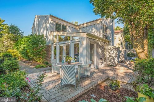 11486 Links Dr, Herndon, VA 20190-4815