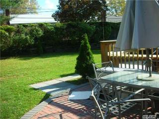 70 Central Park Rd, Hicksville NY  11803-2012 exterior