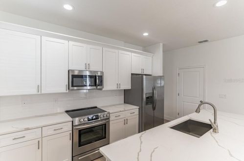 1405 Michigan St, Orlando FL 32806-4818 exterior