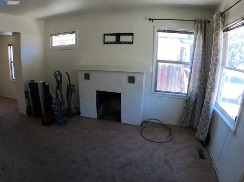 10907 Foothill Blvd, Oakland, CA 94605-5203