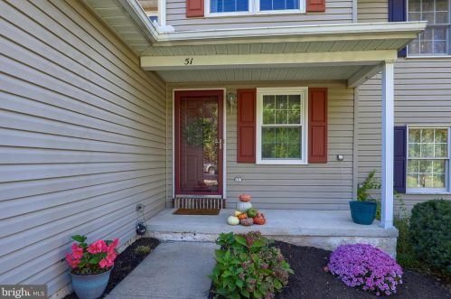 51 Parkview Dr, Swartzville, PA 17569-9497