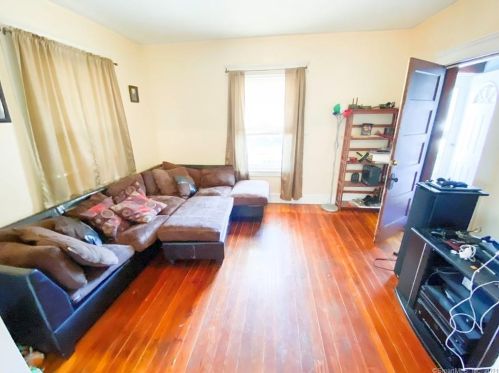 22 Francis St, Ansonia, CT 06401-2245