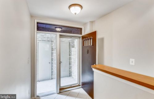 11220 Beaver Trl Ct, Herndon VA  20191-4352 exterior