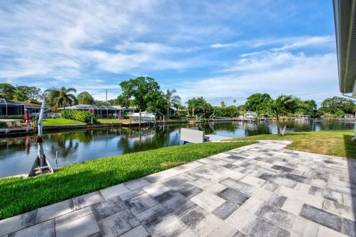 5101 Huntington Cir, Saint Petersburg, FL 33703-1915