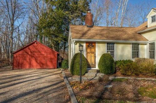 18 Haddam Neck Rd, East Hampton, CT 06424-1836
