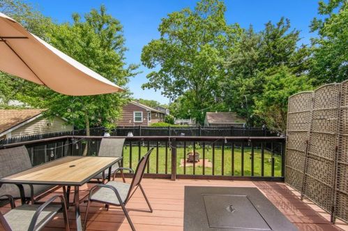 61 Church Ave, Warwick RI  02889-3377 exterior