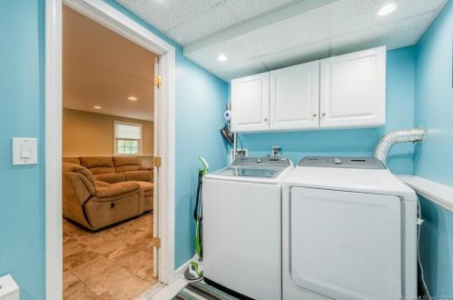 4 Riverview Rd, Uncasville CT  06382-1914 exterior
