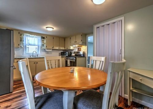 114 New Haven Ave, Derby CT 06418-2161 exterior