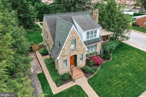 456 C St, Carlisle, PA 17013-1833