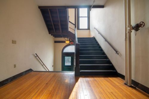 101 Regent Ave, Providence, RI 02908-5430