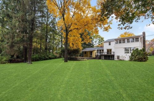 61 Knotty Oak Rd, Coventry RI  02816-8306 exterior