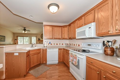 618 Park Dr, Waterford WI  53185-2890 exterior