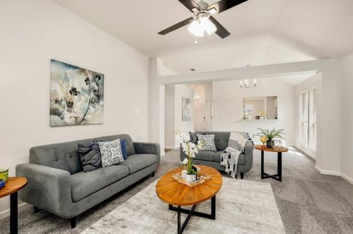 8173 Whitney Ln, Fort Worth, TX 76120-5615