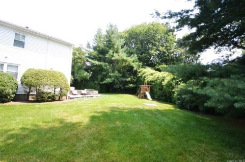 71 Skyview Ln, New Rochelle NY  10804-2912 exterior