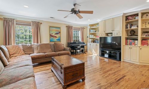 66 Hastings Dr, Northport NY  11768-2522 exterior