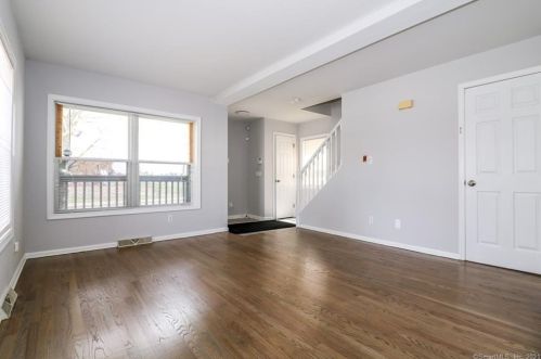93 Hallett St, Bridgeport, CT 06608-2501