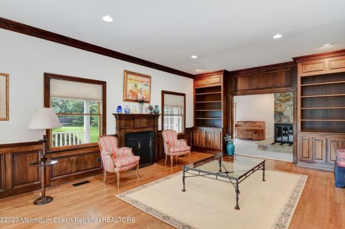 515 Seven Bridges Rd, Little Silver NJ  07739-1742 exterior