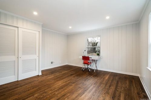 15 Thelma Pl, White Plains NY  10605-3808 exterior