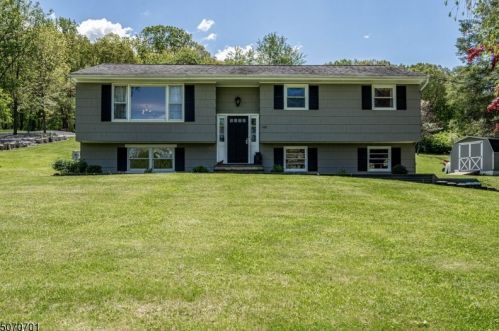418 Hill Rd, Glen Gardner, NJ 08826-3251