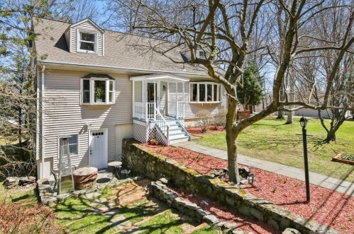 107 Knollwood Dr, Ridgefield, CT 06877-2000