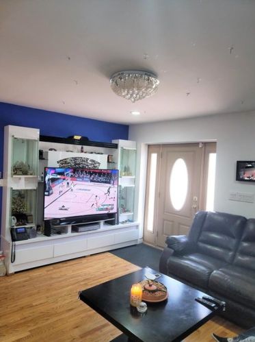 147-20 230th Pl, Jamaica, NY 11413-2842
