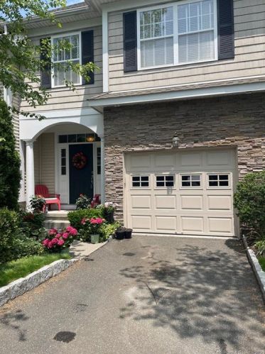 16 Crestview Ln, Danbury, CT 06810-7163