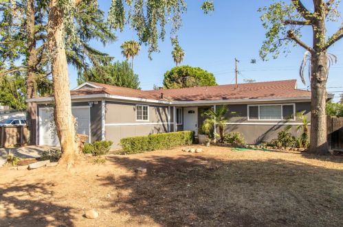 1033 Griffith Way, Fresno, CA 93705-2556