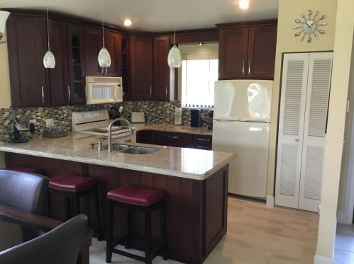 521 Club Dr, West Palm Beach, FL 33418-7077