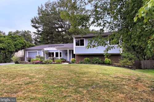 8629 Reseca Ln, Springfield VA  22152-1409 exterior