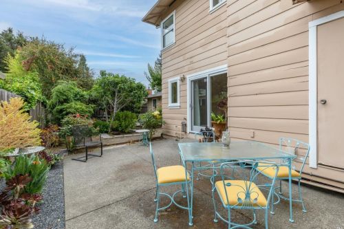 2128 Hvn Dr, Santa Rosa CA 95404-3221 exterior