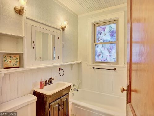 418 Earl St, Saint Paul MN 55106-2706 exterior