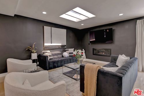 4554 Matilija Ave, Van Nuys, CA 91423-2919