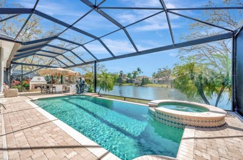 2101 Mission Dr, Naples, FL 34109-7143