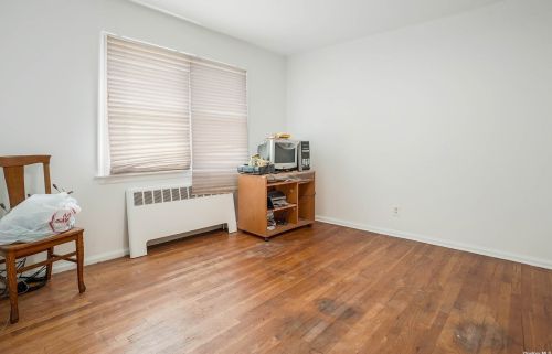 608 6th St, Elwood NY  11731-2326 exterior