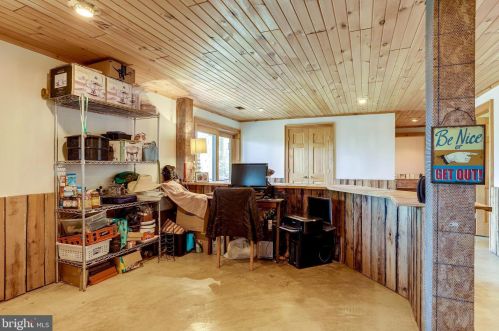 3714 Mountain Rd, Haymarket VA  20169-1739 exterior