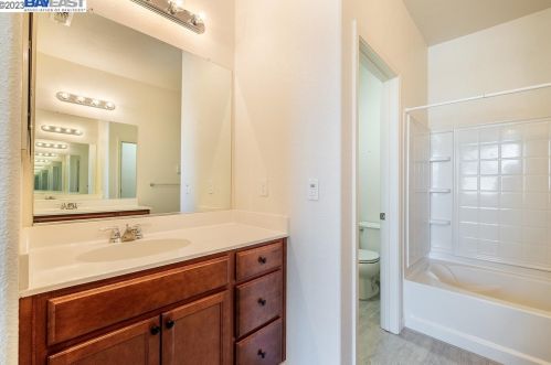 6790 Mariposa Ln, Pleasanton CA 94568-4214 exterior