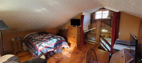 9 Hemlock St, Hillsboro NH  03244-5027 exterior