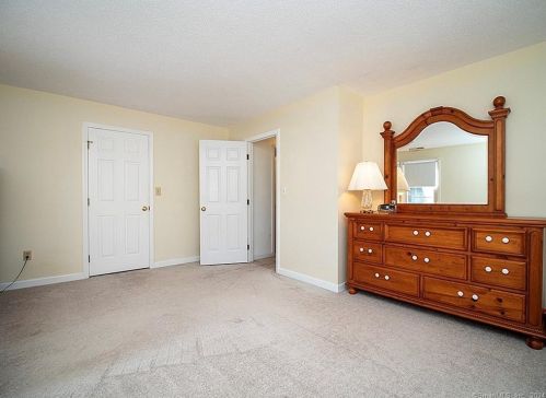 40 Sugar Hill Rd, North Haven CT  06473-4013 exterior