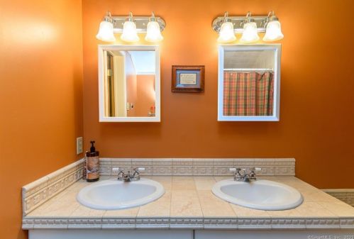 539 Cornwall Bridge Rd, West Woods CT  06069-2525 exterior