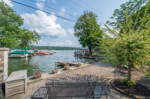 131 Lake Shore Rd, Greenwood Lake, NY 10925-4001