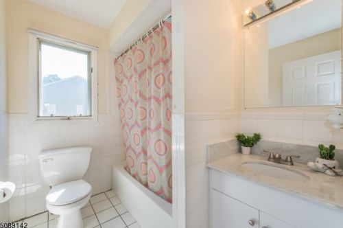 23 Edgefield Dr, Greystone Park NJ  07950-1967 exterior