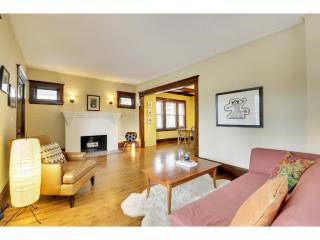 709 35th St, Minneapolis, MN 55408-4168